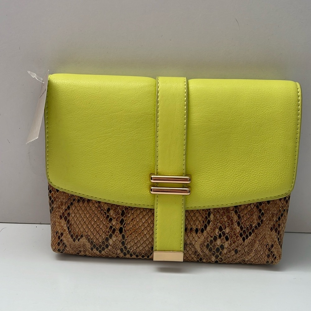 *NWT Anne Taylor Clutch